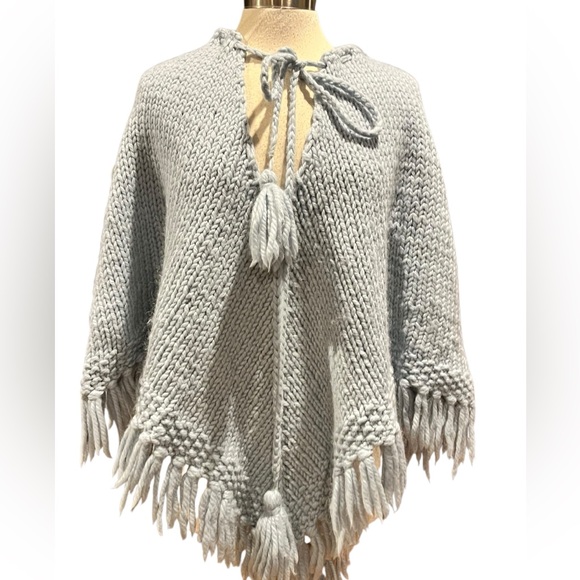 Vintage handcrafted knitted crochet poncho with tassel tie front - Picture 5 of 9